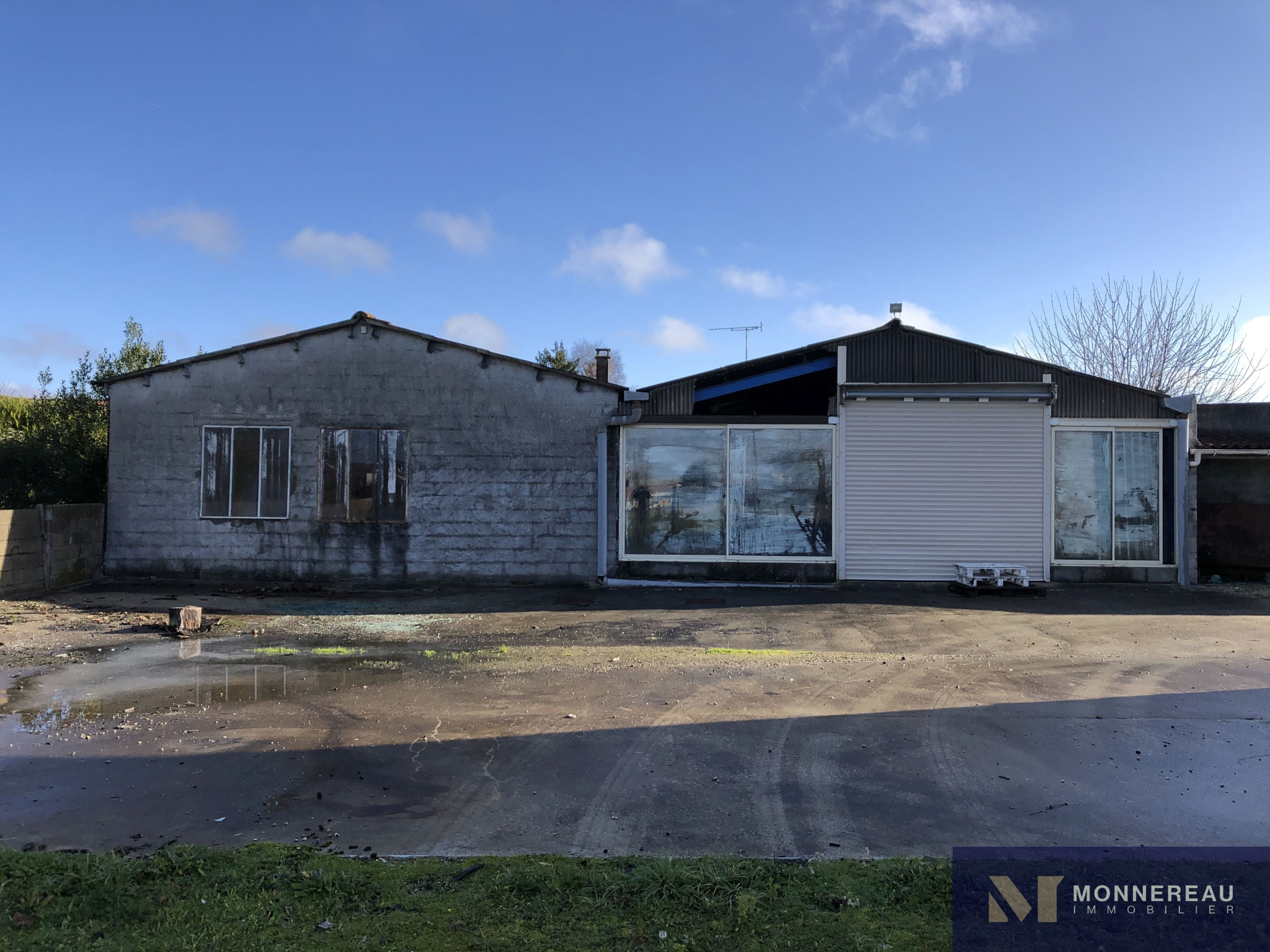 vente ENTREPOTS AVEC MAISON